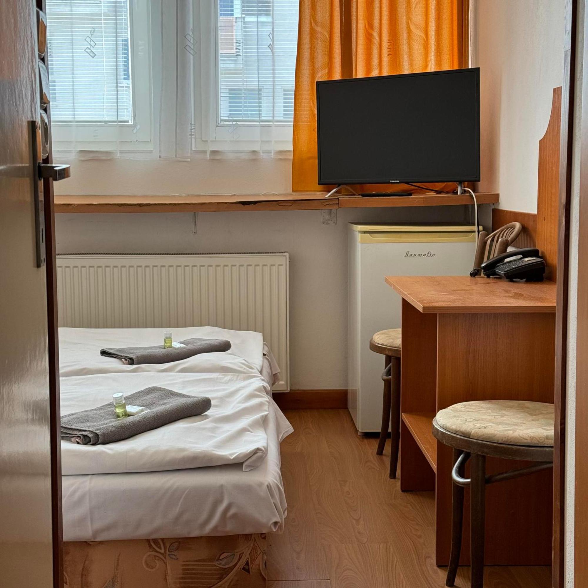 Avion Hotel